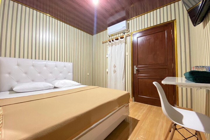Room 15 of 34