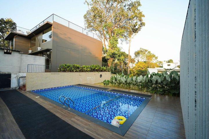 Pool 15 of 27
