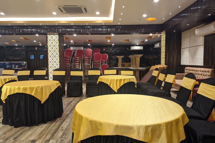 Ballroom/Hall 105 of 110