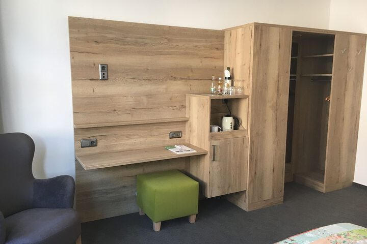 Room 14 of 28