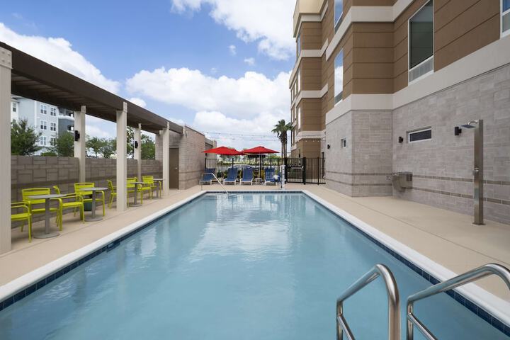 Pool 28 of 36