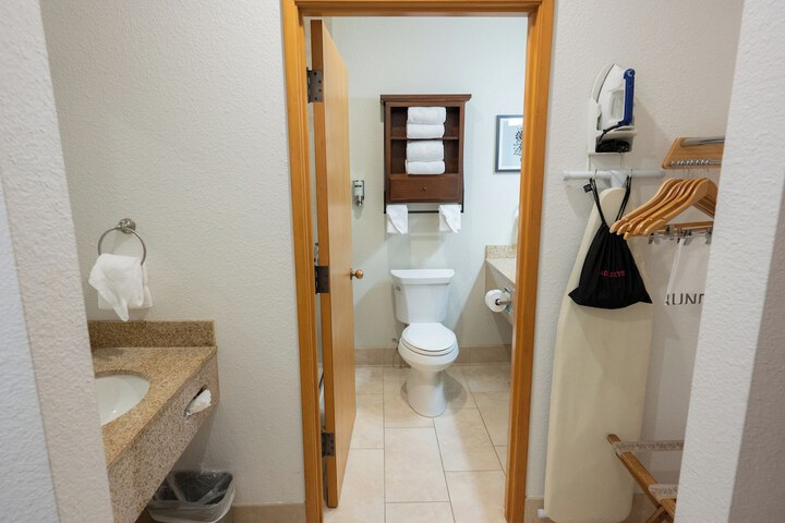 Room 103 of 150