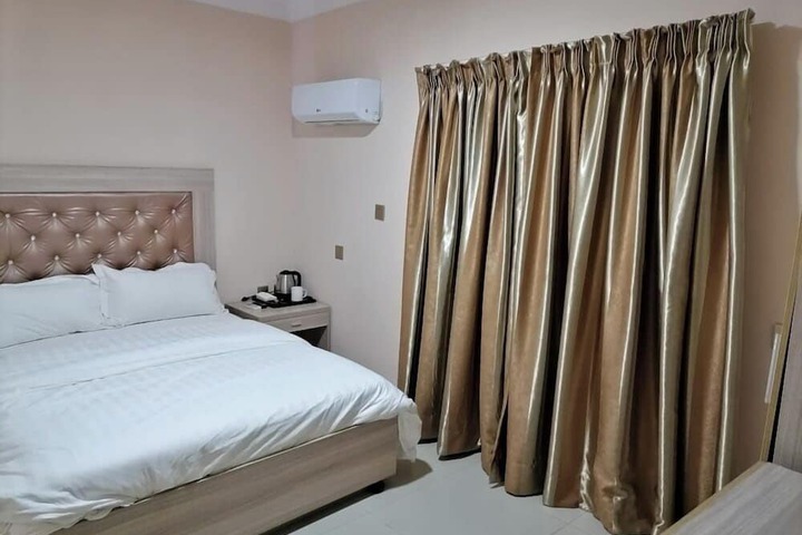 Room 4 of 38