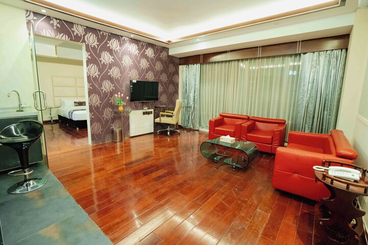 Room 25 of 49