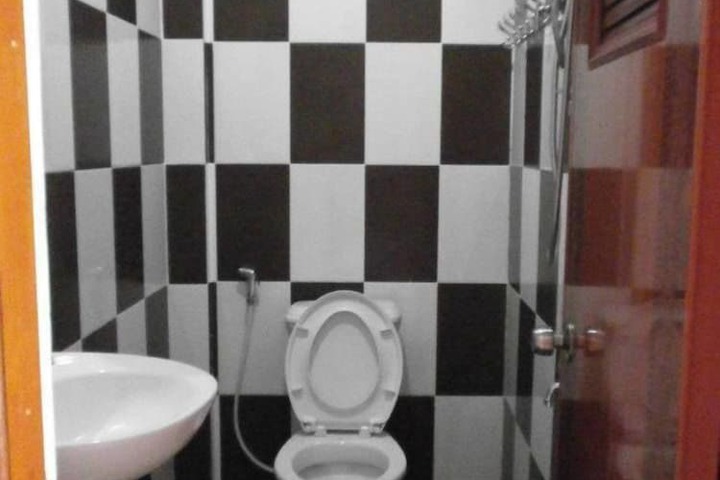 Room 15 of 37