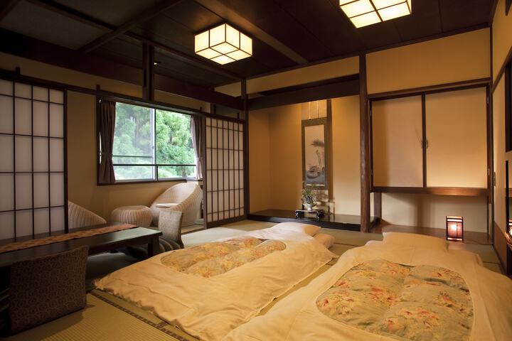 Room 4 of 52