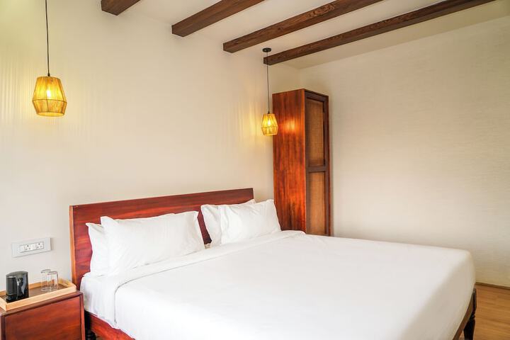 Room 10 of 90