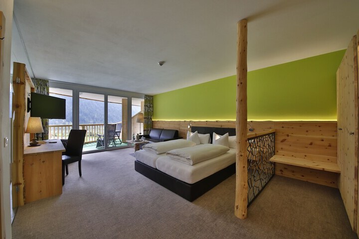 Room 6 of 50