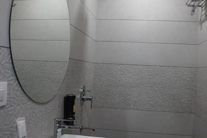 Room 10 of 14