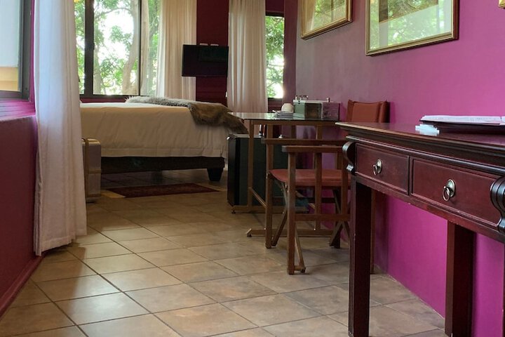 Room 28 of 143