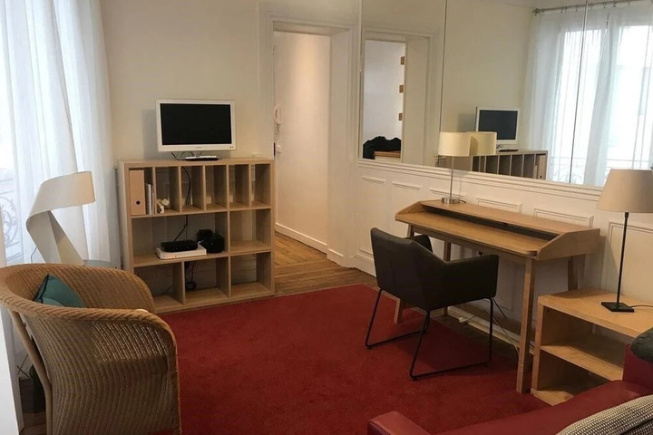 Room 5 of 7