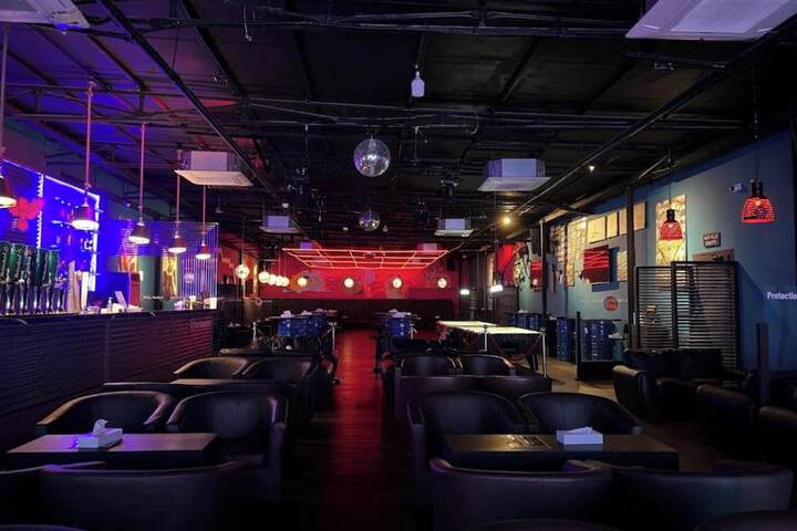 Lounge 70 of 87