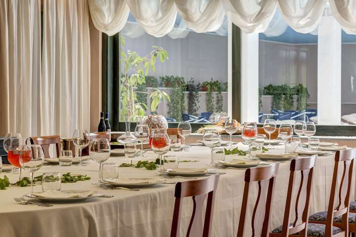 Dining 72 of 94
