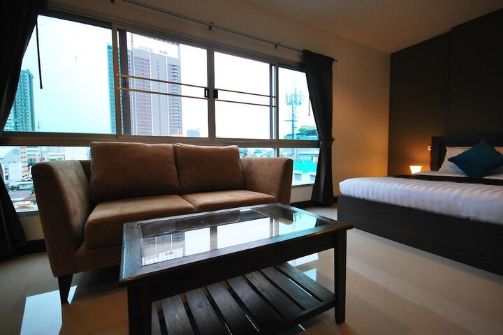 Room 11 of 19