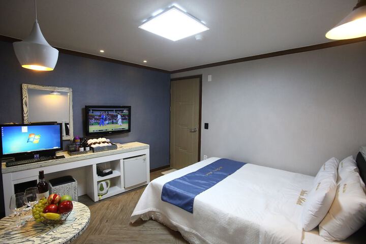 Room 14 of 24