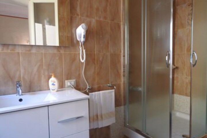 Room 3 of 34