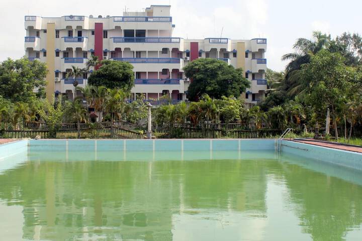 Pool 18 of 65