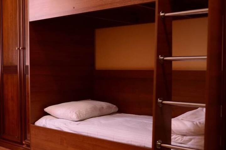 Room 28 of 89