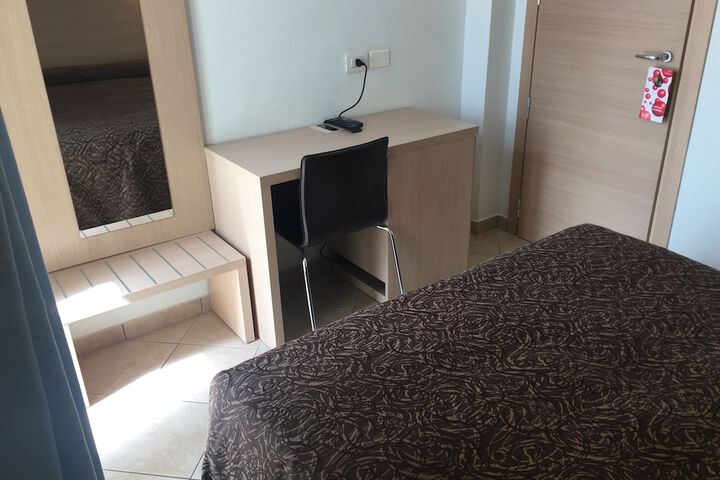 Room 18 of 34