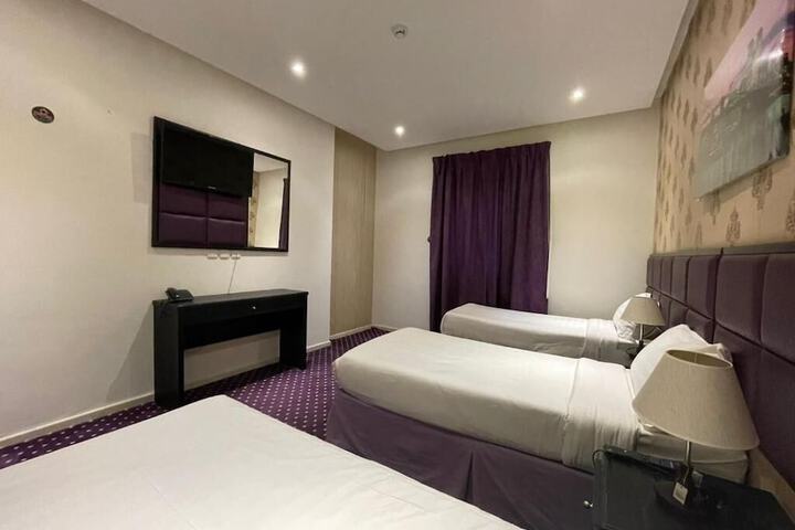 Room 9 of 14