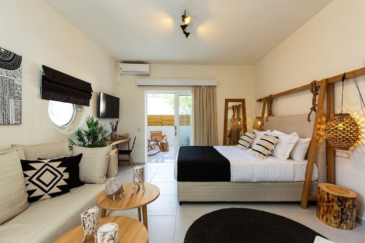 Room 28 of 102