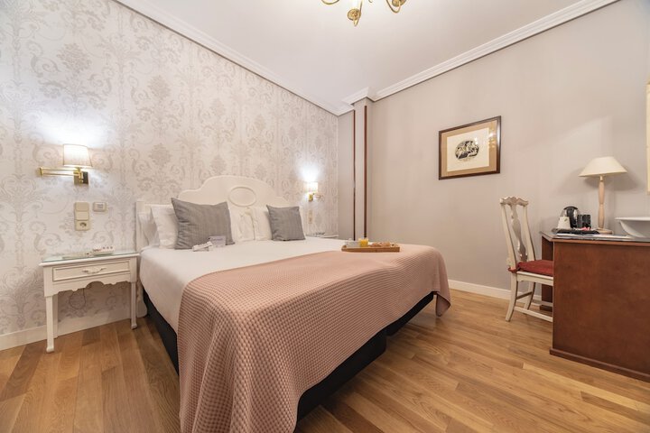 Room 15 of 46