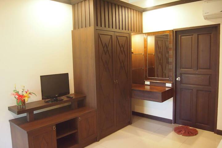 Room 2 of 40