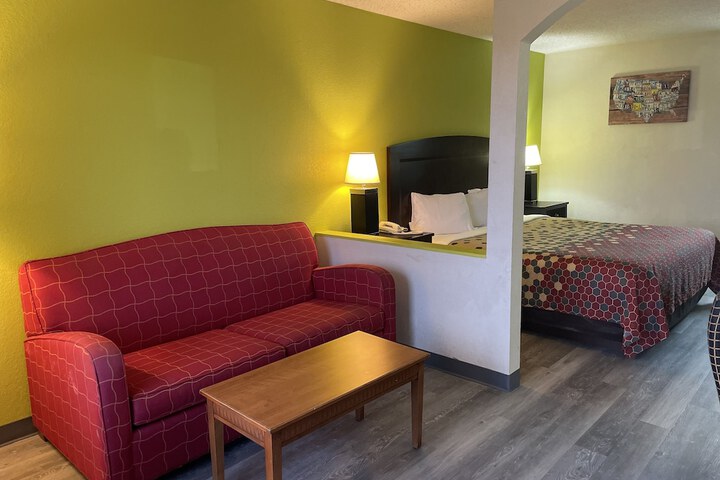 Room 6 of 30