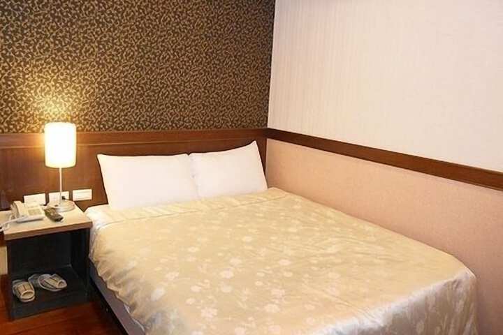 Room 4 of 6