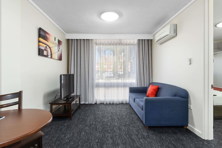 Room 17 of 28