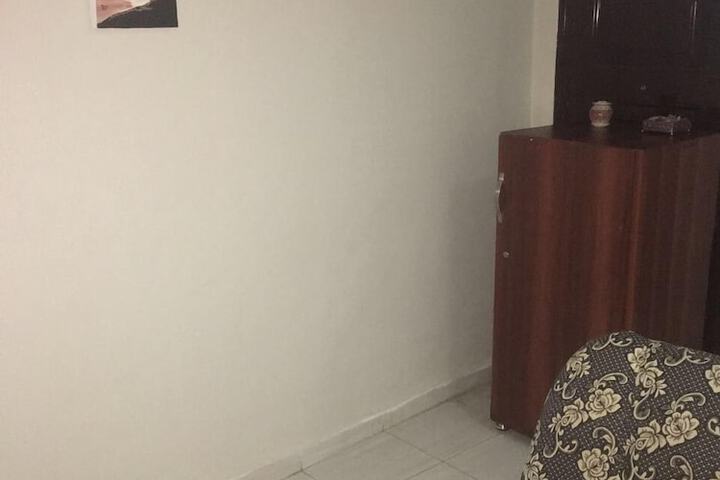 Room 13 of 30