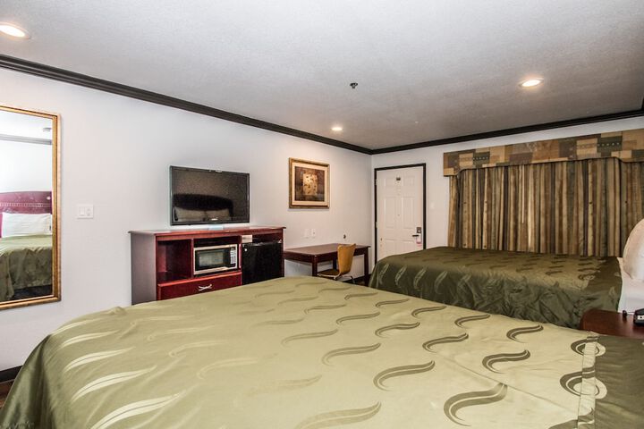 Standard King or Queen Bed (6 of 6)