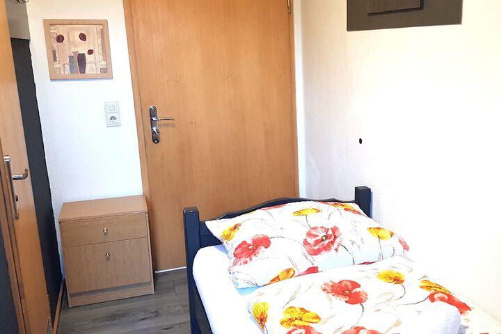Room 226 of 442