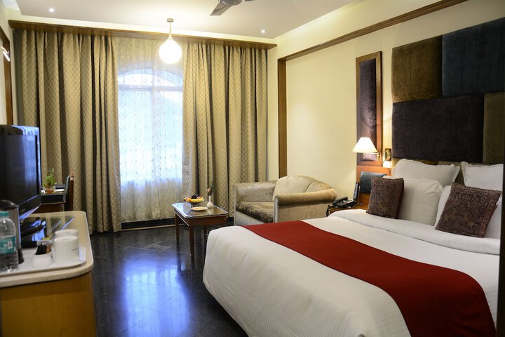 Room 3 of 33