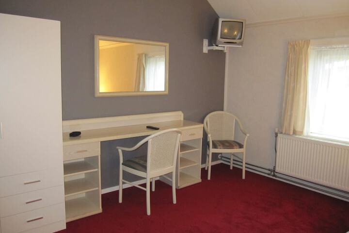 Room 9 of 11