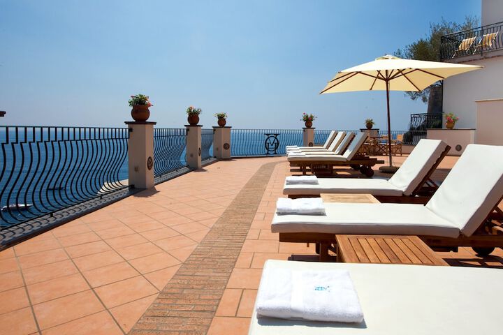 Sundeck 218 of 260