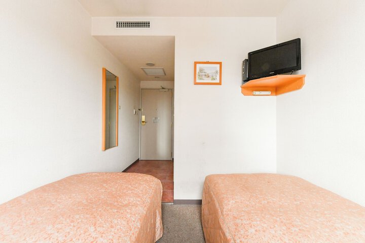 Room 8 of 24