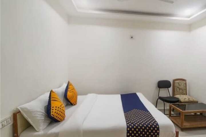 Room 8 of 12