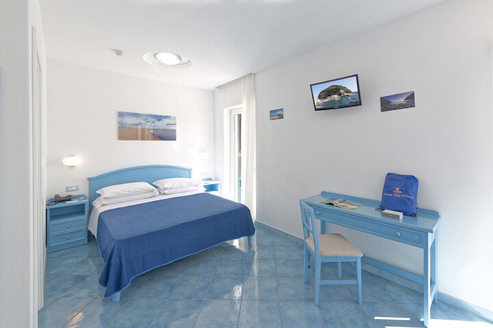 Room 14 of 42