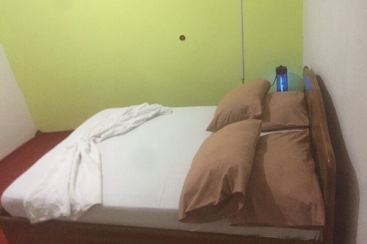 Room 5 of 8