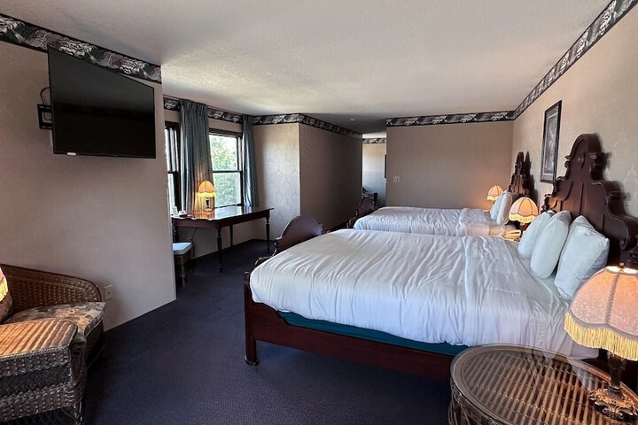 2 Double Beds (13 of 21)