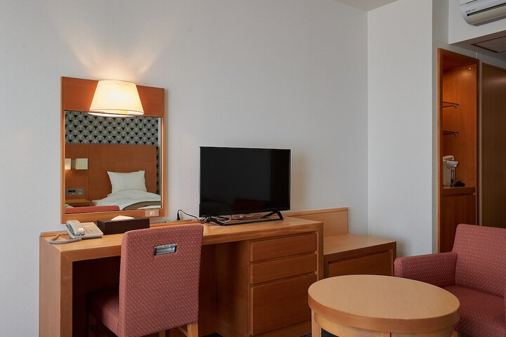Room 8 of 120
