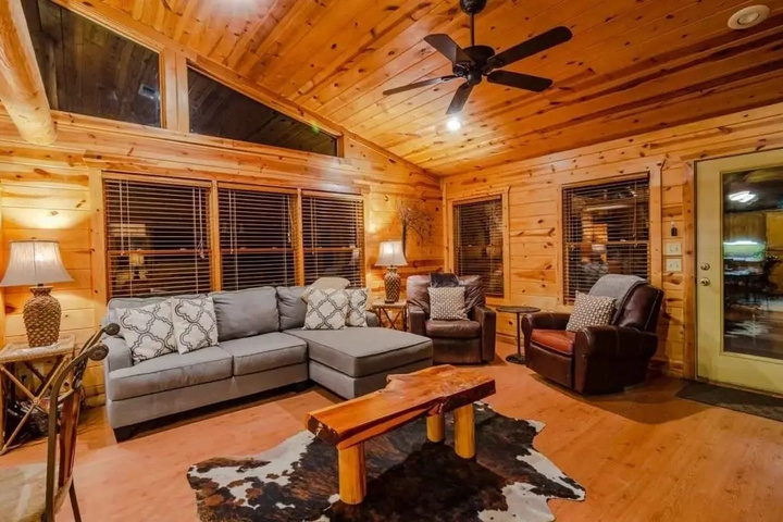 Crooked Pine Cabin With Swing and Hot Tub on the Deck by Redawning