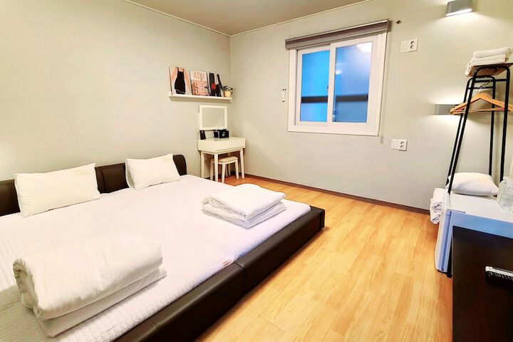 Room 27 of 68