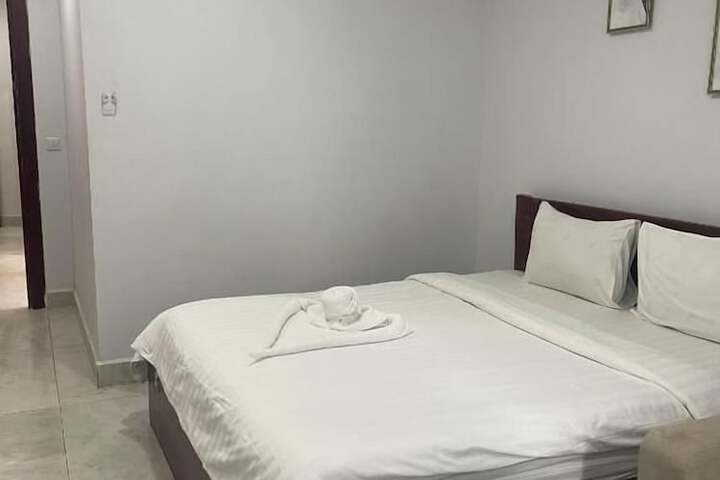 Room 83 of 148