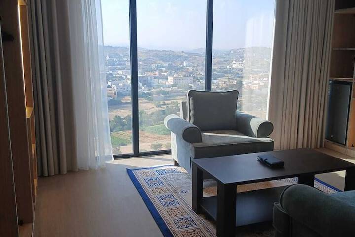 Room 10 of 28