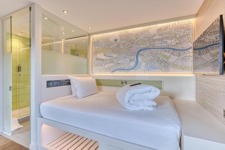 Room 9 of 26