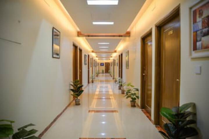 Ballroom/Hall 25 of 30