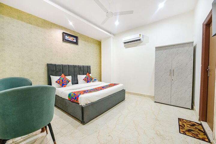 Room 17 of 32