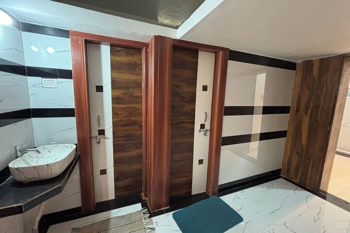 Room 9 of 109